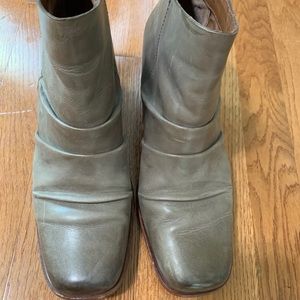 Super cute! Kork-Ease Boots size 9